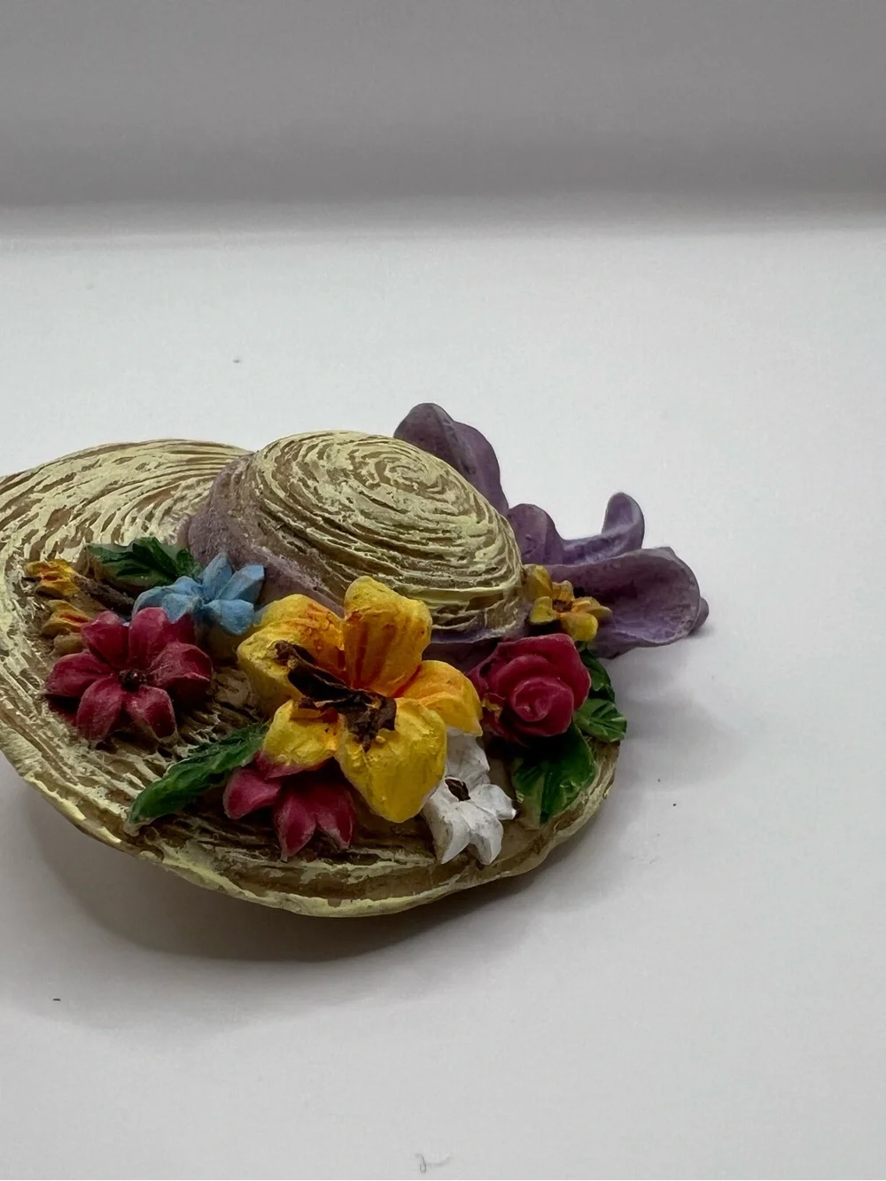 VTG Cottagecore Resin Floral Straw Hat Brooch Pin Purple Ribbon